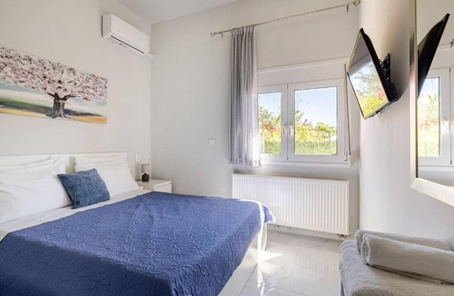 Linoperamata Apartment | Stunning Seafront, 1 Bdr apt, 5 min walk to beach, Heraklion Crete