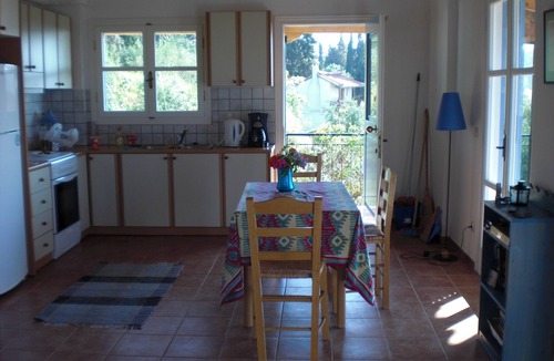 Koroni House | Stunning views, spacious detached house on beach, 15 mins walk to harbour