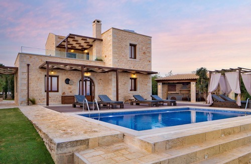Prines Villa | Stunning Views Stone Villa | Stoneville