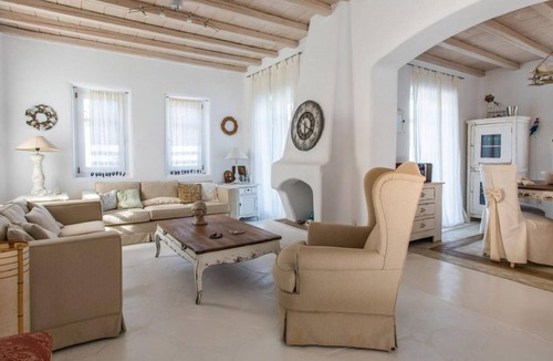 Ornos Villa | Stunning Villa with Pool in Mykonos!