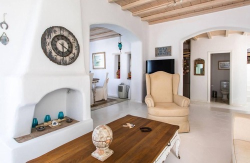 Ornos Villa | Stunning Villa with Pool in Mykonos!