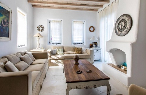 Ornos Villa | Stunning Villa with Pool in Mykonos!