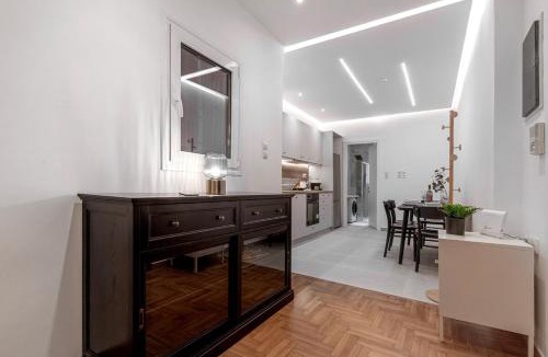 Agios Panteleimonas Apartment | Stylish & Bright Flat Across Metro - 8' to Center