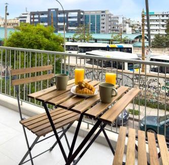 Agios Panteleimonas Apartment | Stylish & Bright Flat Across Metro - 8' to Center