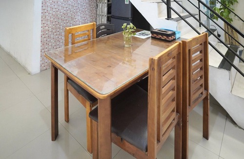 Padang House | Stylish DBL Suite Escape W/Free WiFi and Parking