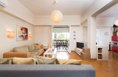 Exarhia Apartment | Stylish flat with veranda in the heart of Athens