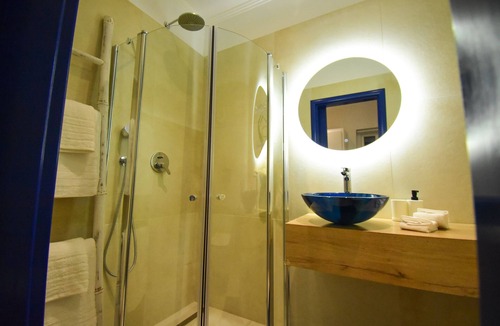 Mirties Hotel | Stylish Studio Close To The Beach & The Ferry To Telendos