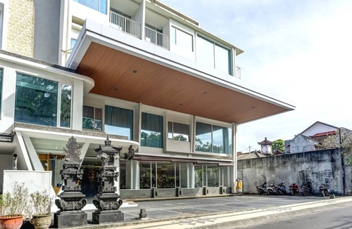 Legian City-Centre House | Stylish Twin Suite Escape W/Free WiFi and Parking