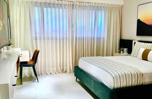 Viejo Arroyo Hondo Apartment | Stylish Upscale Condo, Pool