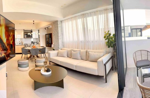 Viejo Arroyo Hondo Apartment | Stylish Upscale Condo, Pool