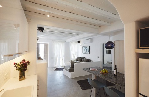Mykonos Villa | Stylish villa with bbq, shared pool and views over Panormos and Agios Sostis