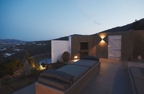 Mykonos Villa | Stylish villa with bbq, shared pool and views over Panormos and Agios Sostis