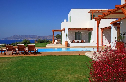 Ios Town Villa | Stylish villa with spectacular sea views at a quiet location near the main town.