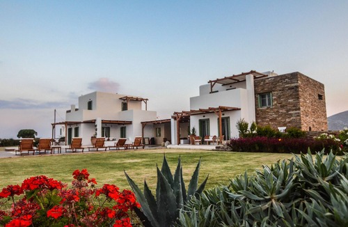 Ios Town Villa | Stylish villa with spectacular sea views at a quiet location near the main town.