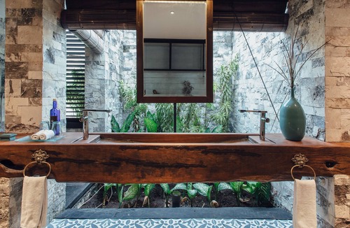 Uluwatu Hotel | Suarga Padang Padang