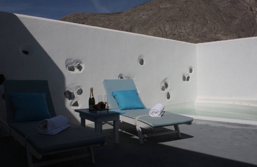 Perissa Apartment | Suite For Two With Private Jacuzzi