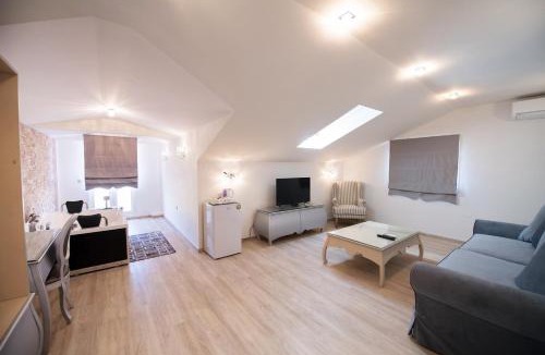 Lefkada Town Apartment | SUITES PIROFANI