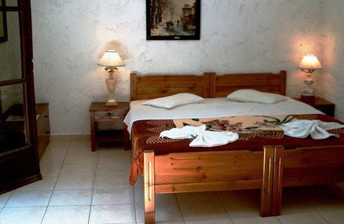 Maleme House | Summer Lodge Double Room A - weekly rental