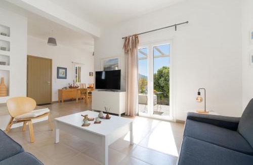 Adamas Villa | Summer Villa