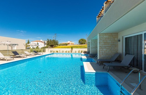 Plaka Apartment | Sun and Sea Plus Resort