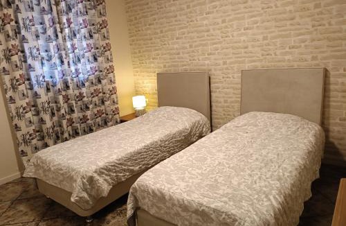 Glyfada Apartment | Sunny garden studio