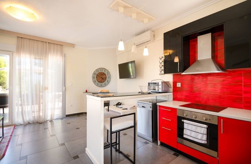 Pallini Villa | Sunny Spa Villa – Private Pool, Sauna, Aircon & WiFi