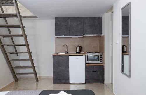 Topeiros Apartment | Sunny Studios 1