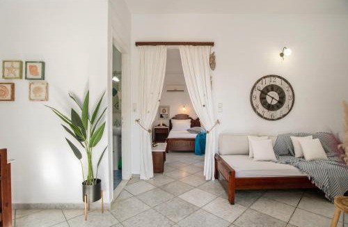 Agios Prokopios Apartment | Sunrock Suites - Villa Margarita