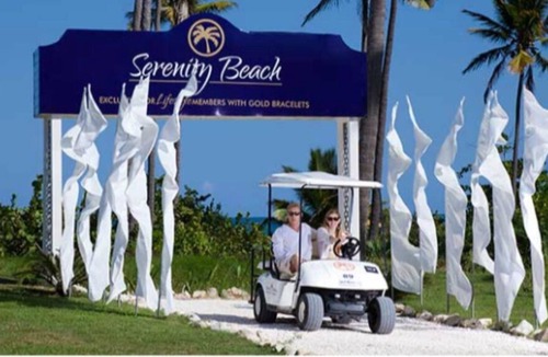 Los Maestros Apartment | SunSplashed Fun In A Tropical Island Beach Resort