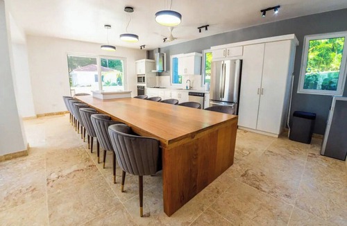 Urbanizacion Tavarez Villa | Super-luxury guest-friendly mansion in central Sosua, private pool