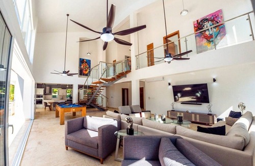 Urbanizacion Tavarez Villa | Super-luxury guest-friendly mansion in central Sosua, private pool