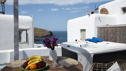 Xilokeratidi Apartment | Superior 3 Beachfront Suite Hot tub and Seaview