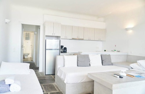 Paradise Hotel | Superior Apartment with Private Glass Pool & Shared Infinity Pool, Gym, Bar