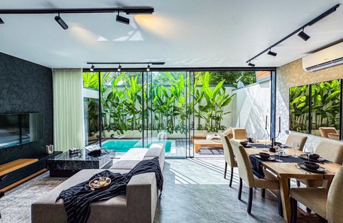 Umalas Villa | Superior Luxury Loft with Working Desk, Instagramable Pool