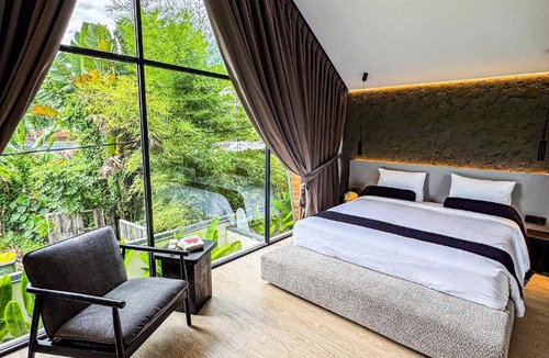 Umalas Villa | Superior Luxury Loft with Working Desk, Instagramable Pool