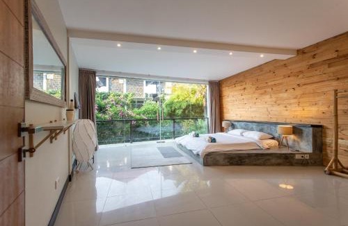Suraberata Villa | Surf House Santai Villa Balian