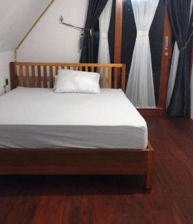Katiet House | Surf Logde katiet short motorcycle only minute from our places Bintang wave,Lance wave,HTs wave,monkeyWave