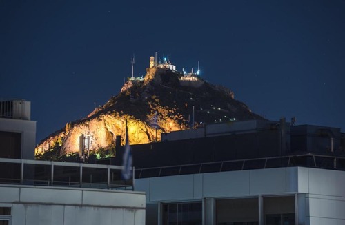Plaka Apartment | Syntagma Spa with Acropolis View