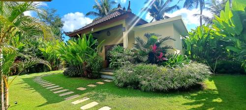 Melayang Bed & Breakfast | TAMAN EDEN COTTAGE