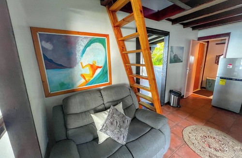 Teahupo'o House | Teahupoo: beachfront, the lagoon and the wave, at the foot of the mountains !