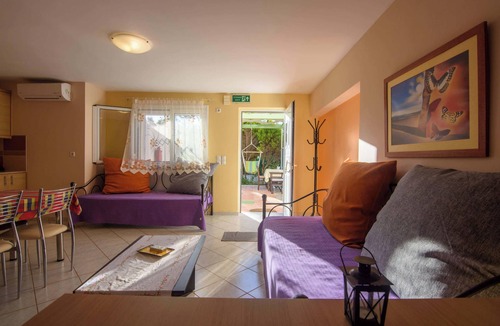 Agrilos Apartment | Terpsi Apartments - Kyparissia Garden Nest