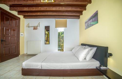 Neromilos House | Terra Vine Collection - Raisin House