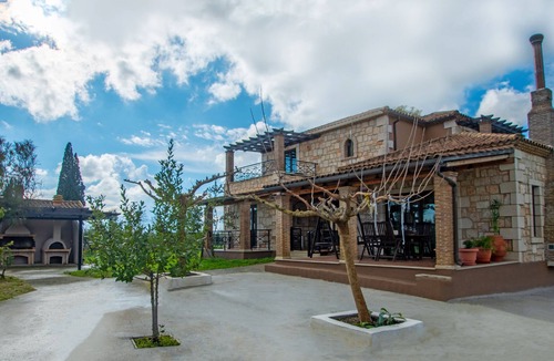 Gaitanion House | The accommodation is suitable for families and friends