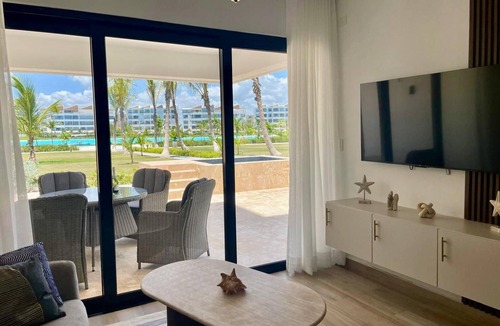 Punta Cana Apartment | The Beach - Punta Cana City Place, private Jacuzzi and Beach, sleep 5, wifi +✨