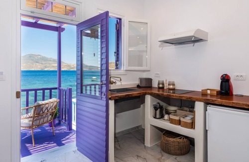 Tripiti House | The Colourful Land Klima, Milos