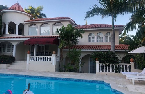 Los Brazos Villa | The Crown Villa