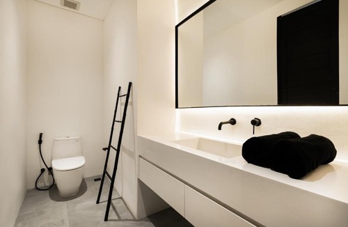 Batu Bolong Hotel | The Den Canggu