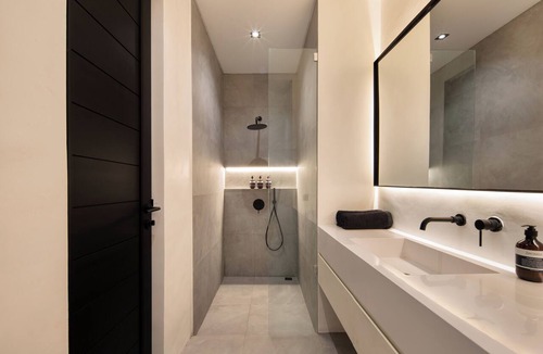 Batu Bolong Hotel | the den canggu