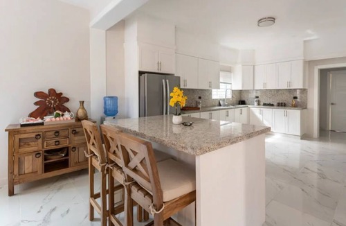 Montellano House | The Green Palms 5 Bedroom villa with pool/garden