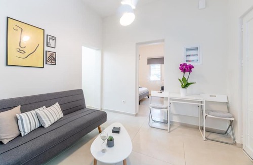 Neo Psychiko Apartment | The HostMaster Ethereal Scene